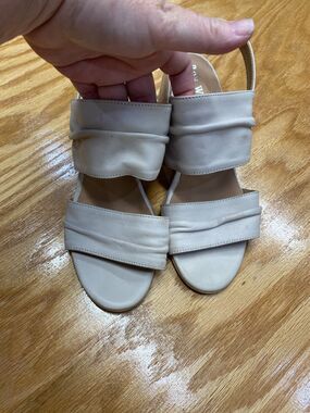 Ron White Women's White Leather Elastic Strap Round Toe Sandal Size 38 S16